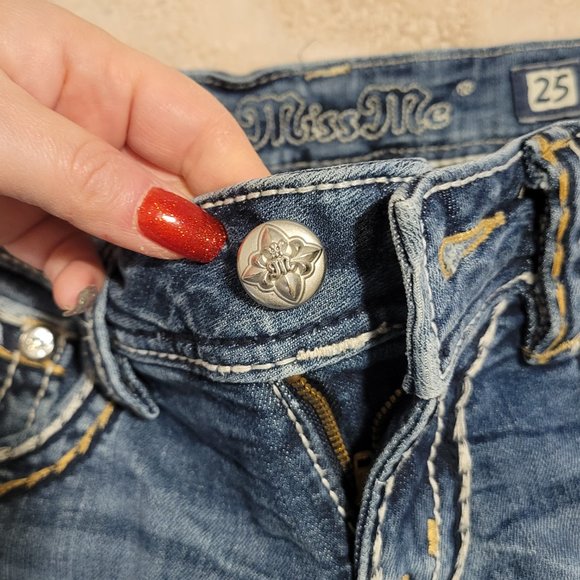 Miss Me Signature Cuffed Capri Jeans Size: 25 - Picture 3 of 13